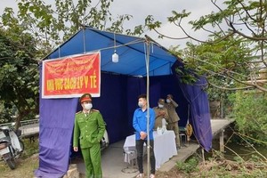 Một chốt kiểm soát phòng dịch COVID-19 tại tỉnh Hải Dương. (Ảnh: PV/Vietnam+).