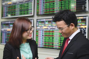 Một số công ty chứng khoán tự nguyện sẽ chuyển sàn để giảm tải cho hệ thống giao dịch của HOSE. Ảnh: Dũng Minh.