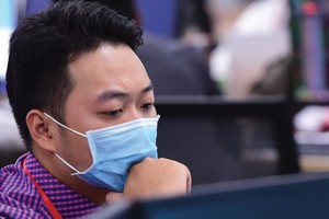 Tự doanh công ty chứng khoán nhập cuộc