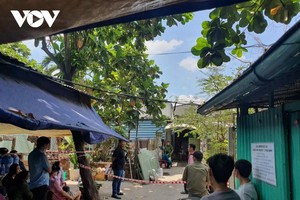 Cơ quan chức năng phong tỏa hiện trường vụ cháy để điều tra nguyên nhân.