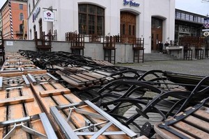 Một nhà hàng tại Munich (Đức) đóng cửa do lệnh phong tỏa. (Ảnh: AFP/TTXVN).