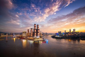 Raffles City Chongqing là dự án lớn nhất của CapitaLand ở Trung Quốc và sở hữu khoản đầu tư lẻ cao nhất của bất kỳ công ty Singapore nào tại quốc gia này. Dự án đã đạt được chứng nhận LEED Gold khi ứng dụng thành công nhiều giải pháp xây dựng bền vững.