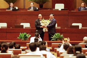 Ông Nguyễn Xuân Phúc đã được miễn nhiệm chức vụ Thủ tướng Chính phủ và đề cử giữ chức Chủ tịch nước thay ông Nguyễn Phú Trọng.