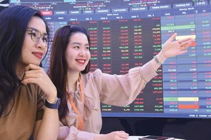 Tâm lý nhà đầu tư được củng cố và thị trường thu hút thêm dòng tiền. Ảnh: Dũng Minh.