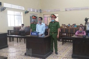 Bị cáo Phạm Văn Chính bị Tòa án Nhân dân tỉnh Cà Mau tuyên phạt 8 năm tù giam. (Ảnh: Huỳnh Anh/TTXVN).