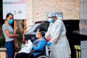 Hiện Ấn Độ là điểm nóng của dịch bệnh khi ghi nhận hơn 275.000 ca mắc mới chỉ trong một ngày. Ảnh: Reuters.