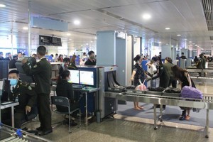 Cục trưởng Cục Hàng không Việt Nam đã có quyết định áp dụng biện pháp kiểm soát an ninh hàng không tăng cường cấp độ 1 tại các cảng hàng không, sân bay.