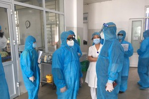 PGS.TS Lương Ngọc Khuê, Cục trưởng Cục Quản lý khám chữa bệnh làm việc tại BVĐK khu vực Phúc Yên. (Ảnh: Thái Bình).