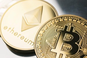 Giá Bitcoin hôm nay ngày 7/5: Bitcoin tiếp tục đứng ngoài cuộc đua tăng giá của các altcoin, Ethereum tạo đỉnh kỷ lục mới ở trên 3.600 USD