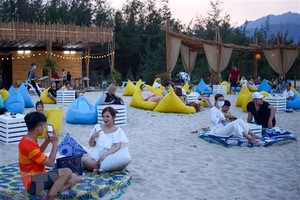 Khách hàng sẽ không được phục vụ dịch vụ ăn, uống tại chỗ bắt đầu từ 12 giờ ngày 7/5 cho đến khi có thông báo mới để phòng, chống dịch COVID-19 trên địa bàn Đà Nẵng. (Ảnh: Trần Lê Lâm/TTXVN).