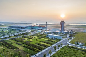 Cảng hàng không quốc tế Vân Đồn – Sân bay quốc tế đầu tiên do tư nhân xây dựng.