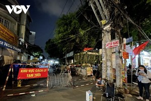 Hàng rào chắn ở hẻm 954 Quang Trung, phường 8, quận Gò Vấp được thiết lập để khoanh vùng dập dịch.