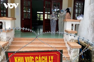 Các ngành chức năng tỉnh Tiền Giang họp bàn kế hoạch phòng chống lây lan dịch Covid-19 trong khu cách ly.