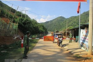 Chốt kiểm soát tại khu vực xã Tam Chung, huyện Mường Lát, Thanh Hoá. (Ảnh: Nguyễn Nam/TTXVN).