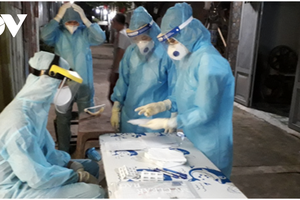 Chuẩn bị lấy mẫu xét nghiệm các trường hợp liên quan đến bệnh nhân trong chuỗi lây nhiễm liên quan đến Hội thánh truyền giáo Phục Hưng.