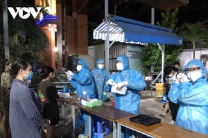 Xét nghiệm xuyên đêm cho gần 50.000 cư dân P15 quận Gò Vấp truy vết liên quan đến Hội thánh truyền giáo Phục hưng.