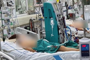 Bệnh nhân Covid-19 nặng được điều trị tại Bệnh viện Bệnh Nhiệt đới Trung ương.