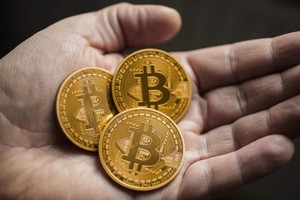 Giá Bitcoin hôm nay ngày 9/6: Berkshire Hathaway của tỷ phú Warren Buffett đầu tư vào ngân hàng có liên quan đến Bitcoin, thị trường tạm hồi phục nhẹ