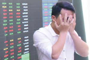 Ai trả lại công bằng cho nhà đầu tư?