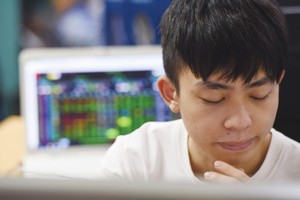 Có nhà đầu tư tính đến việc rút hết tiền về và đóng tài khoản cho đến khi hệ thống giao dịch của HOSE ổn định trở lại. Ảnh: Dũng Minh.