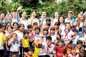 Khải Hoàn Land tổ chức ngày hội đọc sách, giao lưu và trao tặng tủ sách cho Trường Tiểu học Bù Cà Mau - Bình Phước.