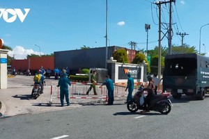Công ty Wanek ở phường Hòa Phú, thành phố Thủ Dầu Một bị phong tỏa do có ca mắc COVID-19.