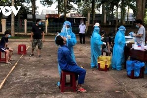 Bình Phước lấy mẫu xét nghiệm Covid-19.