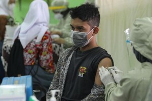 Jakarta bắt đầu tiêm vaccine cho trẻ từ 12-17 tuổi. Nguồn: CNBC.