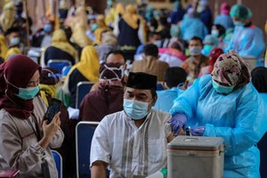 Hơn 15 triệu người Indonesia đã hoàn thành 2 mũi tiêm vaccine Covid-19. Nguồn: Berita Satu.