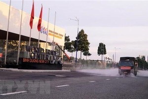 Bệnh viện dã chiến đầu tiên với quy mô 1.500 giường này được xây dựng tại Trung tâm Thương mại Thế giới (WTC) trên đường Hùng Vương, phường Hòa Phú, thành phố Thủ Dầu Một, tỉnh Bình Dương do Tổng Công ty Becamex là đơn vị hỗ trợ dự kiến đi vào hoạt động vào ngày mai 18/7/2021. (Ảnh:TTXVN phát).