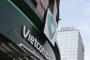 Ngành ngân hàng giảm sức hấp dẫn trong ngắn hạn, nhưng vẫn là cơ hội đầu tư trung và dài hạn.