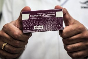 Bộ Y tế đưa thuốc Remdesivir vào phác đồ điều trị COVID-19. (Ảnh: Getty Images).