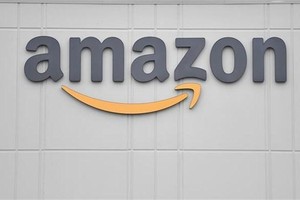 Biểu tượng của Amazon tại New York, Mỹ. (Ảnh: AFP/TTXVN).