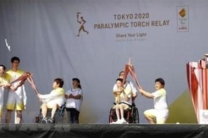 Các vận động viên khuyết tật tiêu biểu của Nhật Bản tại lễ thắp ngọn đuốc thiêng Paralympic Tokyo 2020 ở Tokyo ngày 18/8/2021. (Ảnh: Kyodo/TTXVN).
