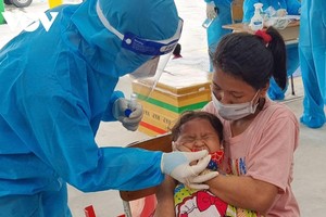 Nhân lực lấy mẫu khẳng định PCR được tăng cường nhưng việc trả kết quả chậm dẫn đến người dân phải chờ đợi quá lâu.