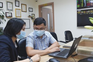 Dòng tiền luôn chực chờ giải ngân mỗi khi thị trường điều chỉnh. Ảnh: Dũng Minh.