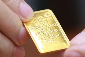 Giá dầu, vàng, bạc, nhôm, palađi, than… gần đây tăng vọt.