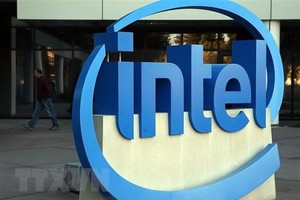 Biểu tượng Intel tại Santa Clara, bang California, Mỹ. (Ảnh: AFP/TTXVN).