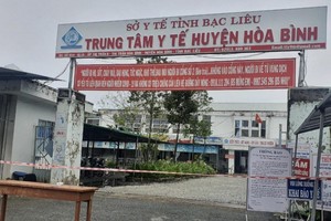 Tỉnh Bạc Liêu quyết định phong tỏa, thiết lập vùng cách ly y tế Trung tâm Y tế huyện Hòa Bình khi phát hiện nhiều trường hợp dương tính với Covid-19.