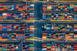 Tắc nghẽn tại cảng đang làm căng thẳng hơn tình trạng thiếu container rỗng. Ảnh: Dũng Minh.