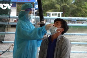 Xét nghiệm tại một chốt đường thuỷ.