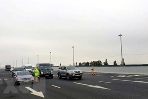 Chốt trạm cầu Bạch Đằng, thị xã Quảng Yên, tỉnh Quảng Ninh. (Ảnh: TTXVN)