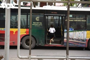 Hiệp hội vận tải hành khách công cộng Hà Nội vừa kiến nghị TP Hà Nội, Bộ GTVT cho phép xe buýt trên địa bàn hoạt động trở lại từ 1/10.