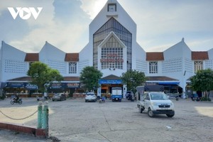 Chợ Đông Hà, chợ lớn nhất tỉnh Quảng Trị được phép hoạt động sau gần 20 ngày tạm dừng để chống dịch.