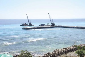 Cầu tàu cảng Bến Đình, huyện đảo Lý Sơn.