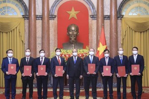 Chủ tịch nước Nguyễn Xuân Phúc trao Quyết định bổ nhiệm 8 Đại sứ, Trưởng cơ quan đại diện Việt Nam ở nước ngoài.