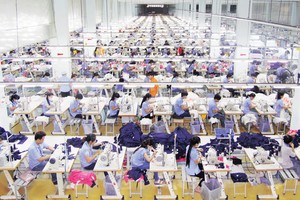 Doanh nghiệp niêm yết tìm động lực vực dậy