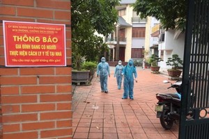 Sau khi phát hiện ca F0 tại phường Hoàng Quế, lực lượng chức năng thị xã Đông Triều đã đến truy vết, khoanh vùng, cách ly và lấy mẫu xét nghiệm các trường hợp liên quan đến ca F0. (Nguồn: laodong).