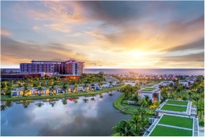 Mövenpick Resort Waverly Phú Quốc nằm bên bãi Ông Lang, được mệnh danh là nơi chiêm ngưỡng hoàng hôn đẹp nhất Việt Nam.