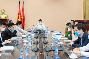 Thứ trưởng Bộ Y tế Đỗ Xuân Tuyên chủ trì cuộc họp trực tuyến với 63 tỉnh, thành để đánh giá tiến độ tiêm vaccine COVID-19.